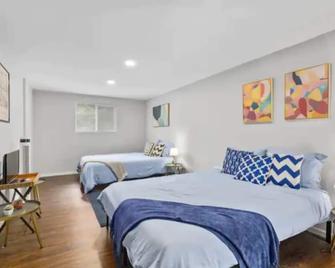 Stylish & Clean Guest Suite in Kenmore! - Kenmore - Bedroom