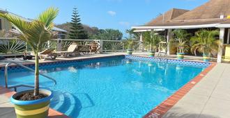 Grooms Beach Villa & Resort - Saint George's - Zwembad
