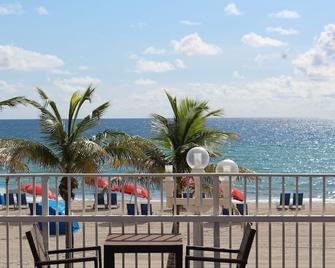 Golden Sand Oceanfront - הוליווד - מרפסת