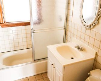 The Farrington Inn - Boston - Bathroom