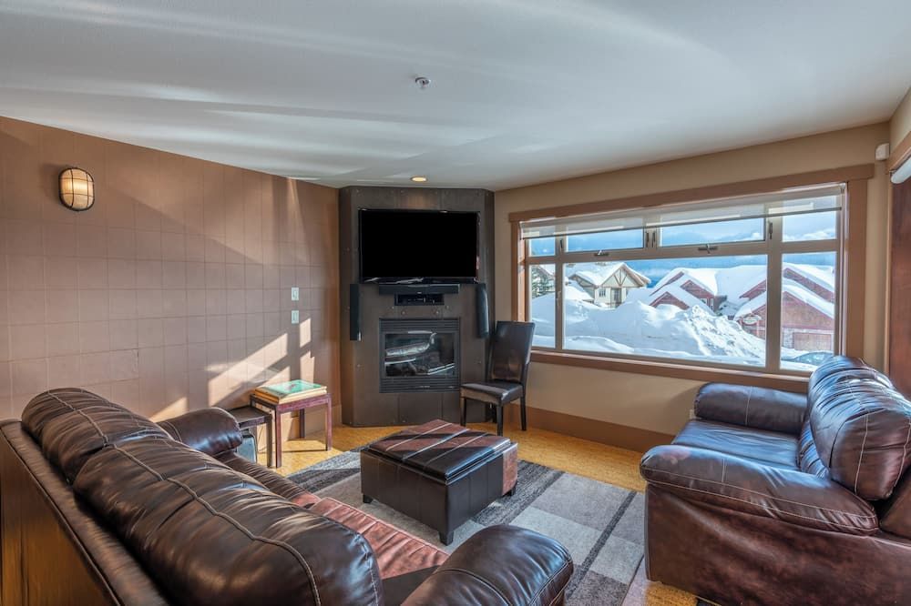 Raven's Nest - Mtn View & Hot Tub - Big White - Sala de estar