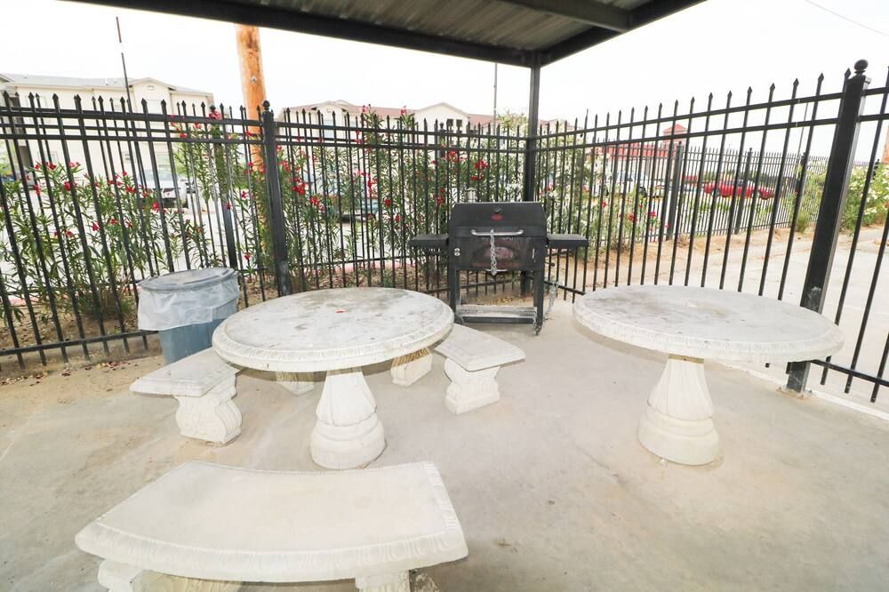 Motel 6-Laredo, Tx - Airport - לארדו - מרפסת