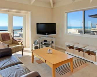 Great Ocean Views, Off Season Special 4 Nights For 2 - Beautiful Home!! - Watsonville - Wohnzimmer