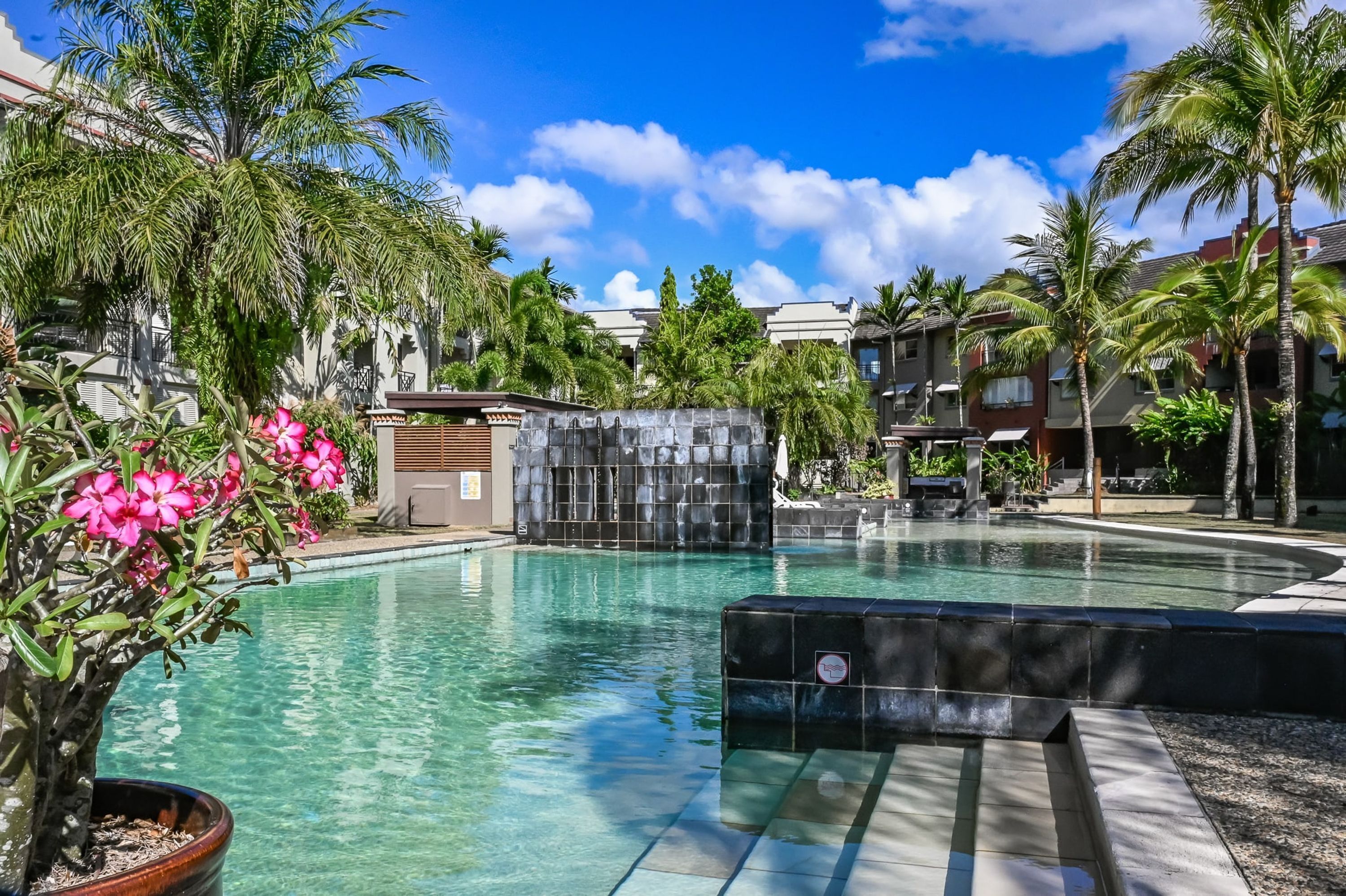 تروبيكال جاردنز - ريزورت 9 بولز ج يم - كايرنس - حوض السباحة