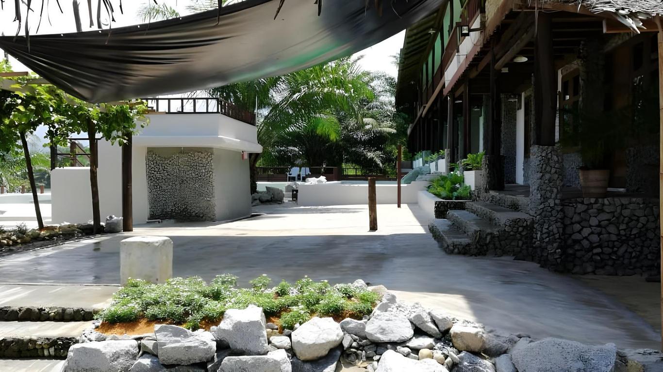 Embun Resort Lake Sahom
