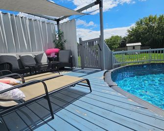 Hot Tub Relax Haven with Firepit and Gameroom - Kingston - Pool