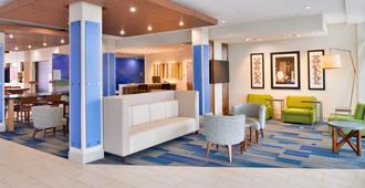 Holiday Inn Express & Suites Madison - Madison - Resepsjon