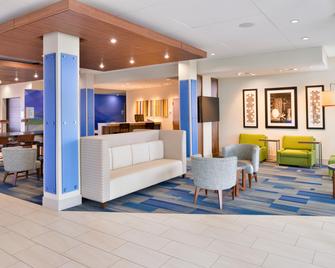 Holiday Inn Express & Suites Madison - Madison - Lobby