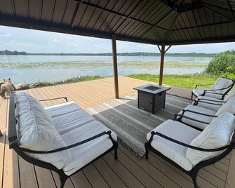 Ultimate Lakeside Getaway on 5 Acres - Private Dock, Kayaks, Fire Pit - Sleeps 9 - Newburgh - Patio