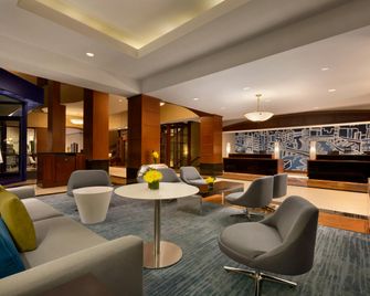 Hilton Chicago/Magnificent Mile Suites - Chicago - Area lounge