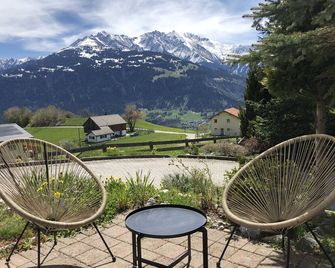 Renovated 3 Rooms Apartment in Ruschein near Laax - Ruschein - Balkon