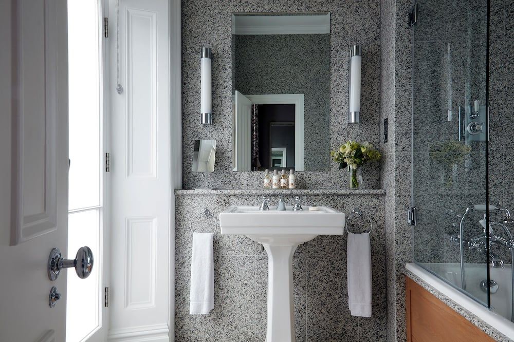 نمبر سيكستين، فنادق فيرمدال