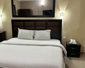 Whitehouse Msquare Hotel - Ikeja