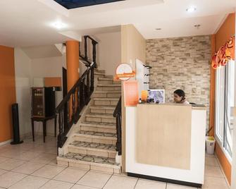 Micro Hotel Rio de Piedras - סן פדרו סולה - דלפק קבלה