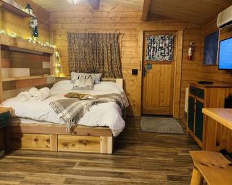 Fancy Fireflies Cabin - Hayward - Bedroom