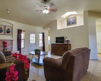 Convenient Las Cruces Home with Patio and Grill! - Las Cruces