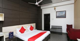 OYO 11939 Hotel Queens Club Of India - Raipur - Bedroom