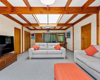 Garden House - Opotiki - Wohnzimmer