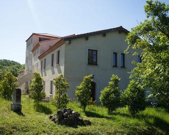 Sonnac: Spacious house with beautiful view on quiet spot - Sonnac-sur-l'Hers - Edificio