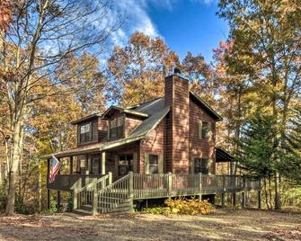 Spacious Cabin w/ Furnished Deck + Hot Tub! - Blairsville - Gebäude