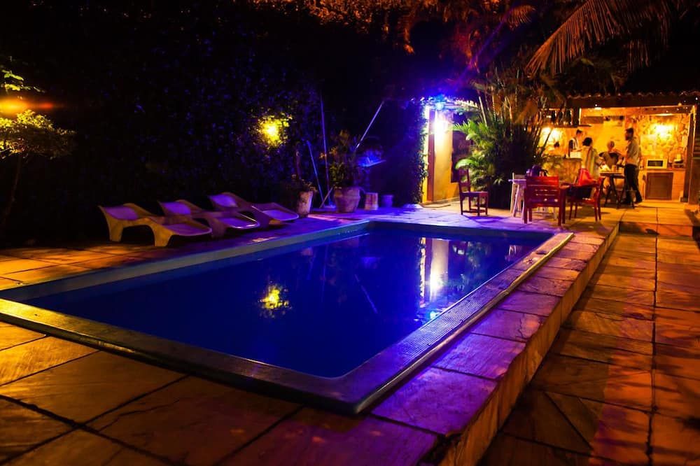 سولار هوستل بوزيوس - بوزيوس - حوض السباحة