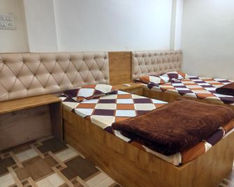 Hotel Yuvan Palace - Ujjain - Camera da letto