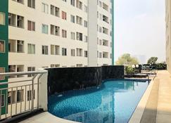 Comfy Studio Apartment at Pavilion Permata with City View - Surabaya - Bể bơi