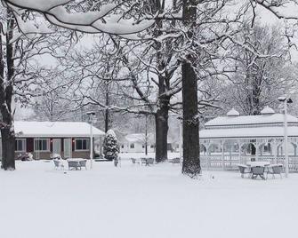 Murray Inn and Art Gallery - Murray - Patio