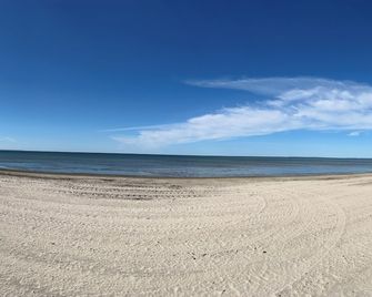 Beachfront Cottage In Wasaga Beach - Sandpiper Beach Resort - Cottage # 2 - Wasaga Beach - Strand