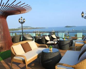 Phung Hung Boutique Hotel - An Thoi - Balcón