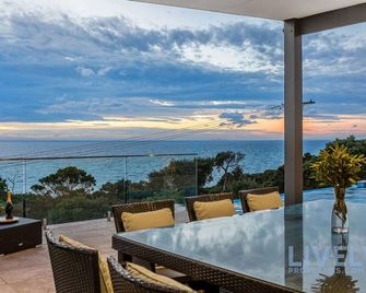 The Ocean s Edge Luxury Entertainer with Views - Mount Martha - Balkon