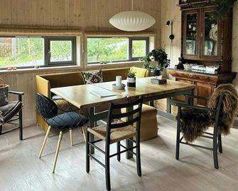 Charming mountain cabin in spectacular nature - Skodje - Comedor