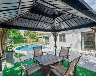 4-bedroom house in the city of Margate fl, with beautiful outdoor living, - Margate - Pool