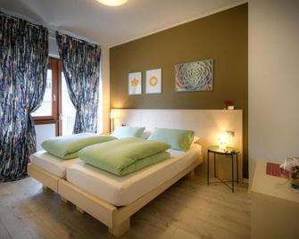 Bernina Express Eco Rooms&Breakfast - Tirano - Bedroom