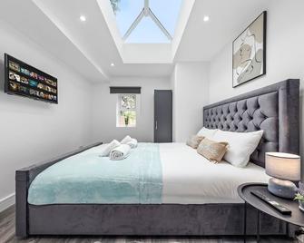 Impeccable Ensuite Room in Finsbury Park LondonN19 - London - Bedroom