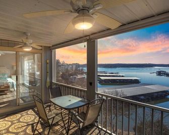 Lakeside Paradise - Waterfront, Pools, & Pickleball! - Lake Ozark - Balcony