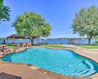 Spacious Granbury Home w/ Lakefront Outdoor Oasis! - Granbury - Pool