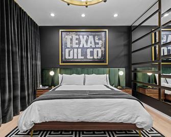 Edgewater Elegance- Luxury 2 Bedroom Charm - Dallas