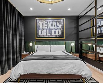 Edgewater Elegance- Gorgeous 2 Bed on Katy Trail! - דאלאס - חדר שינה