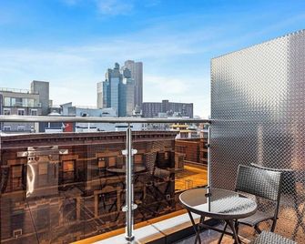 Space Age Soho Penthouse Private Balcony Bbq - New York - Balkon