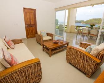 Luxury Spacious Condo with Gorgeous Ocean & Marina Views - La Crucecita - Sala de estar