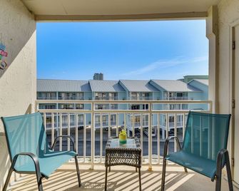 Orange Beach Retreat w/ 4 Pools - Walk to Beach! - Orange Beach - Balcón