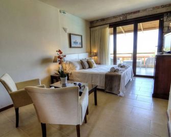 Enalio Suites - Lechaio - Comedor