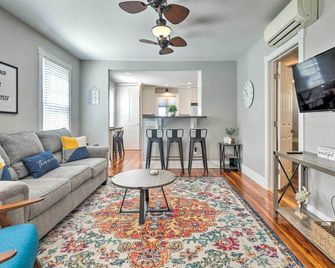 Mystic Refuge w/ Patio 1 Mi to Downtown! - Mystic - Living room