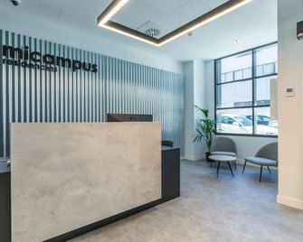 Micampus Manuel Tovar 6 - Madrid - Front desk