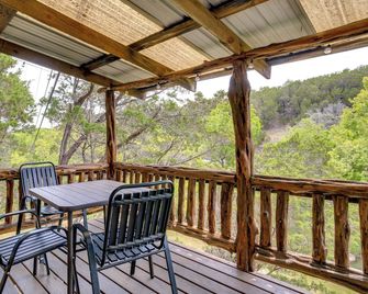 Cedar Falls Cabin 2 Family Getaway By Ho - Davis - Balcón