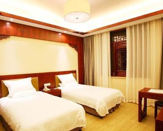 By The Peach Blossom Pool Holiday Hotel - Xuancheng - Bedroom