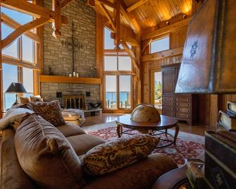Luxury Villa on Lake Erie - Simcoe - Living room