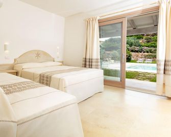 La Corte Di Pulicinu - Baia Sardinia - Chambre