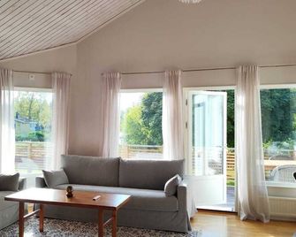 Stylish Lakehouse retreat with views over Djulö - Katrineholm